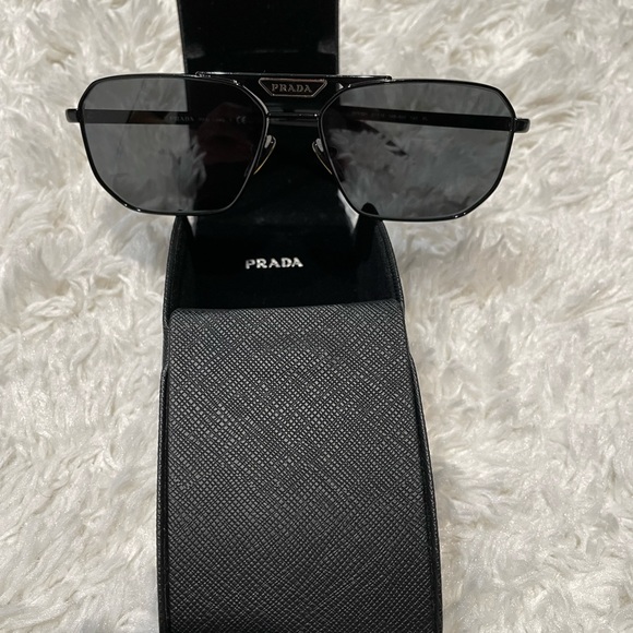 Prada sunglasses - Picture 4 of 16